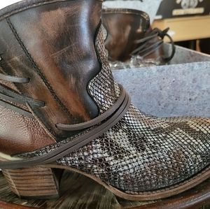 Freebird Casey's Sz. 9 BlueSnake Multi